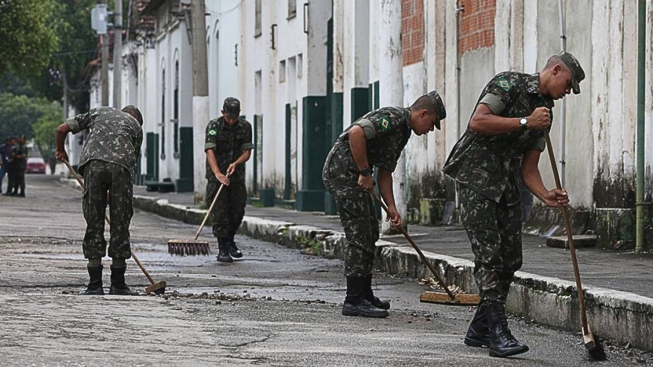 Como é a Rotina do Recruta no Internato do Exército Brasileiro: Um Guia ...